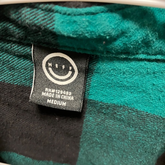 Juniors medium Neff top - Picture 2 of 3